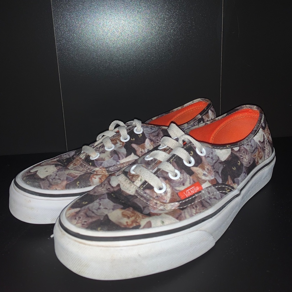 Woman’s 7.5 Cat Vans